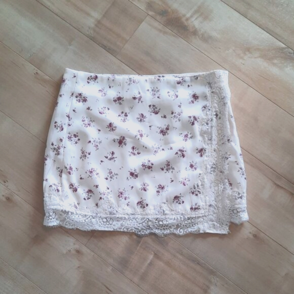 Klesis Floral Mini Skirt with Lace Trim Size S